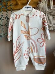 Beyaz kahve çiçek tulum