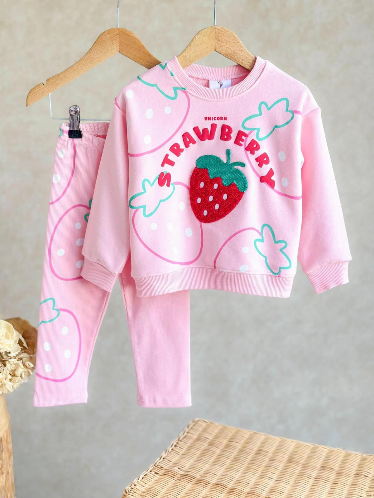 Strawberry ikili takım