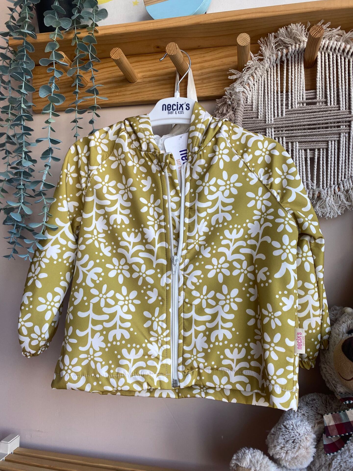 Yeşil çiçek yağmurluk