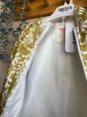 Yeşil çiçek yağmurluk