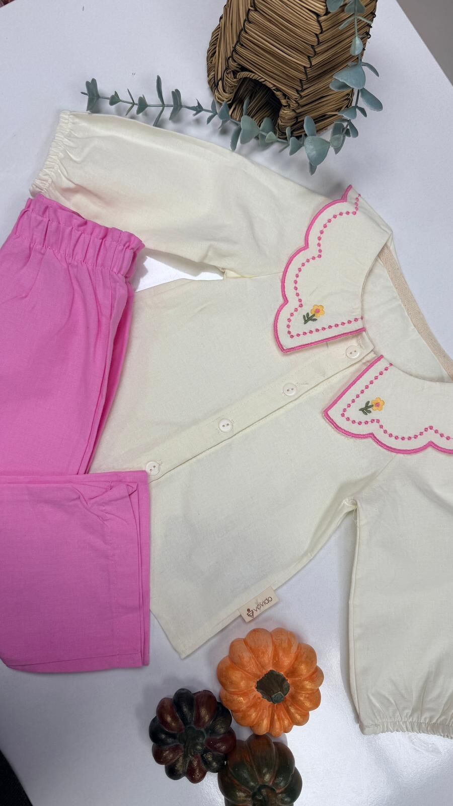 Nakış Yakalı Pembe Keten Takım