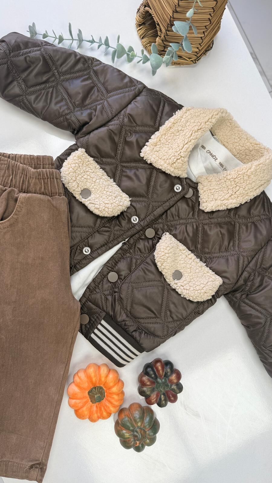 Kahve peluş yakalı montlu jean takım